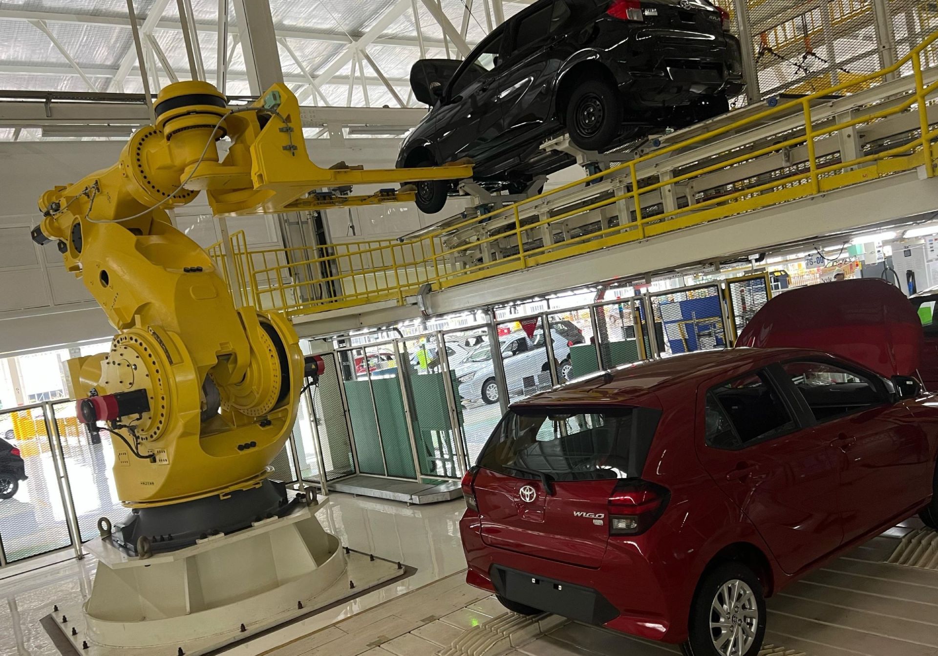 Perakitan Mobil Di Pabrik Baru Pt Astra Daihatsu Motor Karawang Assembly Plant 2 Menggunakan Teknologi Robotik Terkini