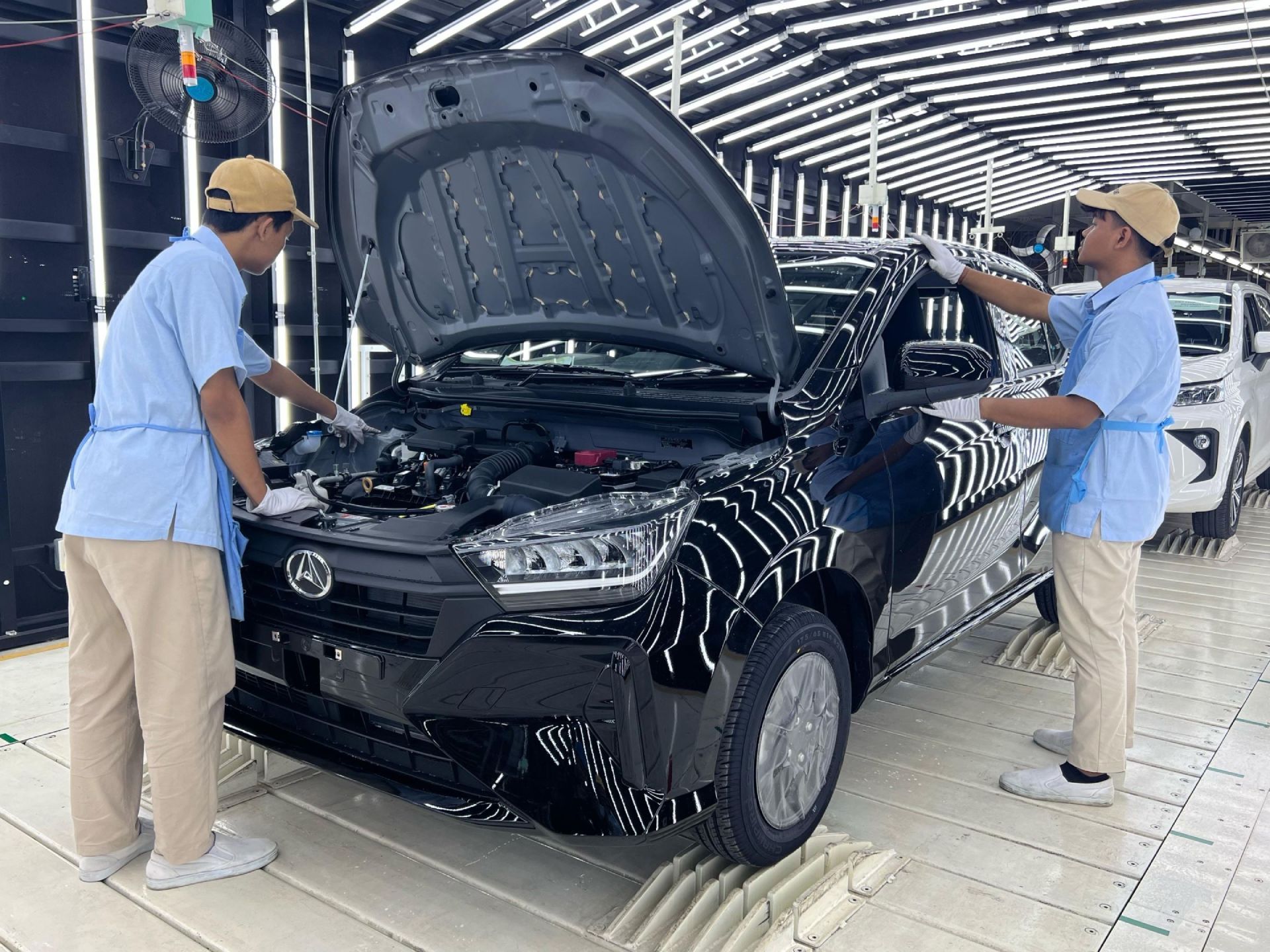Proses Pengecekan Kendaraan Daihatsu Di Jalur Quality Inspection Di Kap 2