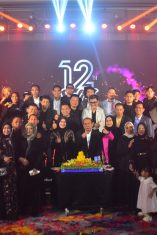 Rangkaian perayaan 12 tahun JK Owner Celebes (JKOC) resmi ditutup dengan selebrasi dan gala dinner setelah sebelumnya diawali rapat evaluasi serta penyusunan program kerja organisasi 2025–2026 dan kegiatan Wirid Bersama 100 anak yatim.