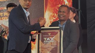 PT PLN (Persero) Unit Induk Distribusi Sulawesi Selatan, Sulawesi Tenggara, dan Sulawesi Barat (UID Sulselrabar) kembali mencatat capaian positif dengan menerima Penghargaan Tax Award dari Pemerintah Kota Makassar.