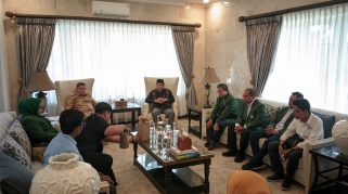 UIM dan Pemkot Makassar Kembangkan Jamur Tiram Jadi Urban Farming Berbasis RT/RW